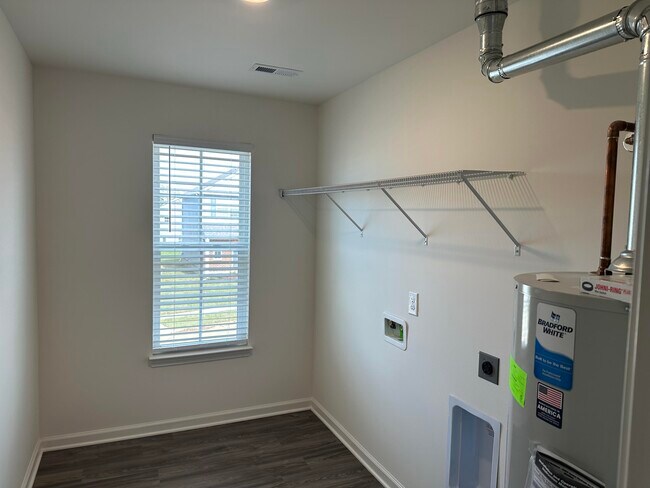 Foto del edificio - 2470 Dittney Ln