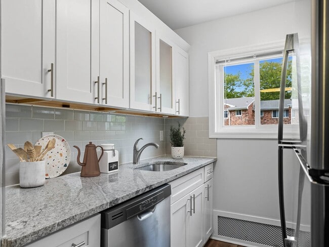 Building Photo - Eagle Rock Apartments at Nesconset