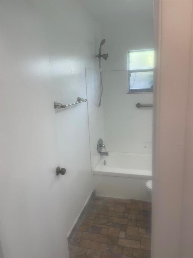 Building Photo - 202 Sparrow Dr