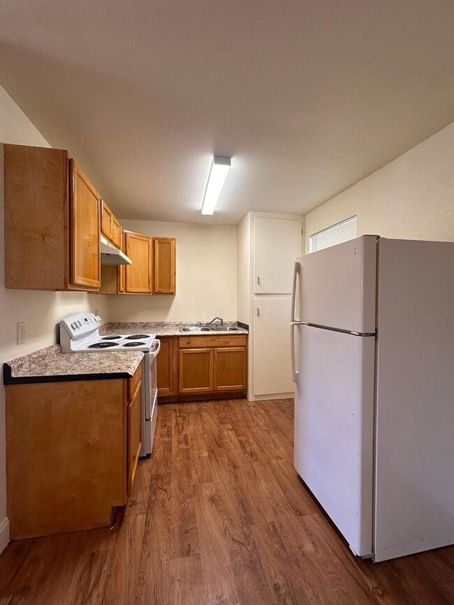 Building Photo - Cross Plains Duplexes - 225