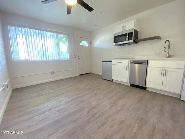 Building Photo - 1620 Apache Blvd