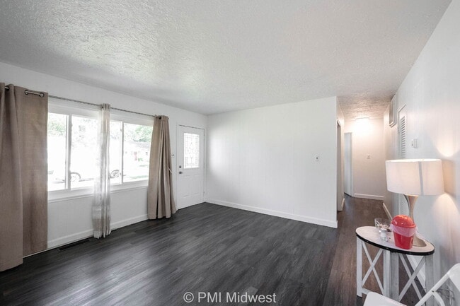 Building Photo - 4627 Karen Dr