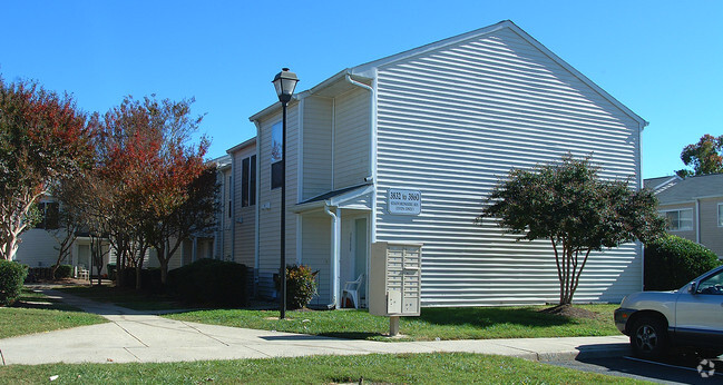 Building Photo - Midlands Townhomes