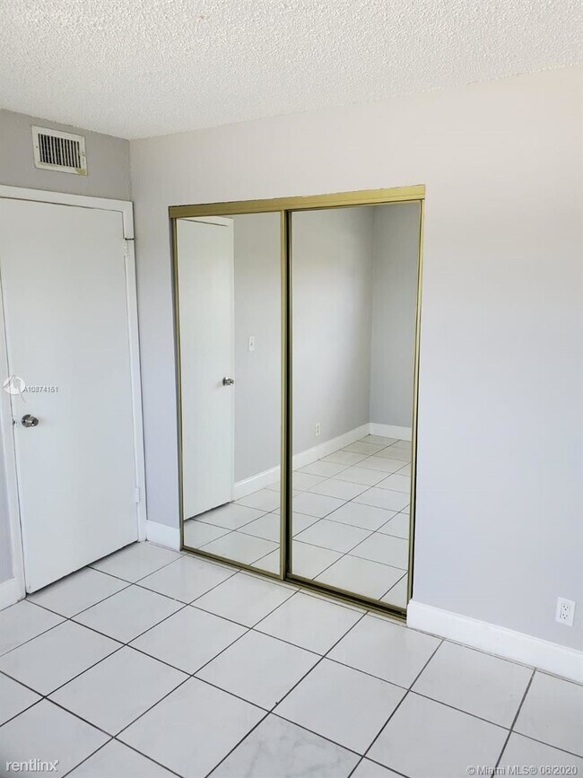 Foto del edificio - 2 br, 2 bath  - 2775 Taft St Apt 312