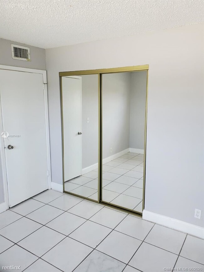 Building Photo - 2 br, 2 bath  - 2775 Taft St Apt 312