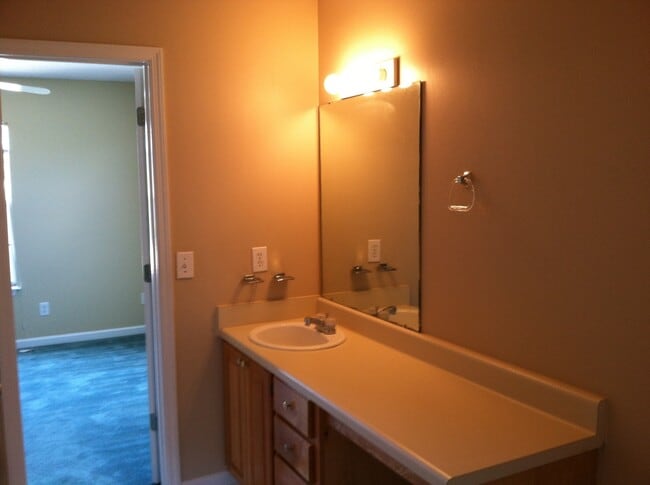 Foto del edificio - 3BR/2BA Duplex in Prime Location – Lawn Care Provided
