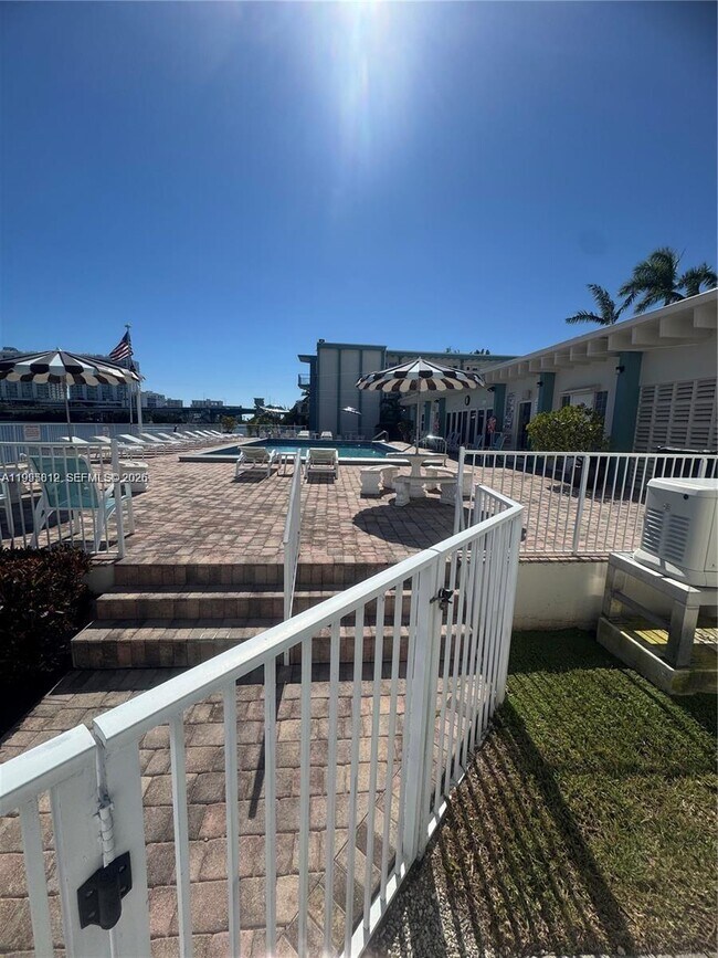 Foto del edificio - 3923 NE 166th St