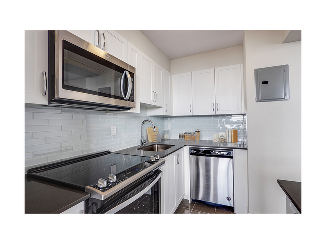 Photo du bâtiment - Rona Tower Apartments