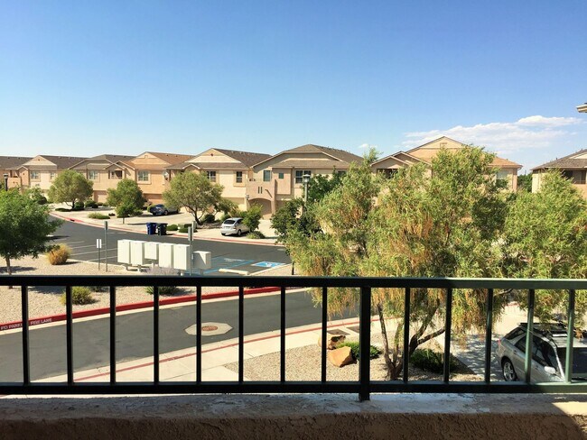 Foto del edificio - Gated community, 2 Br, 2 Ba, 1 car garage