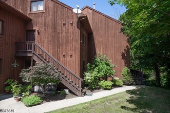 Building Photo - 2 Falkenstein Dr