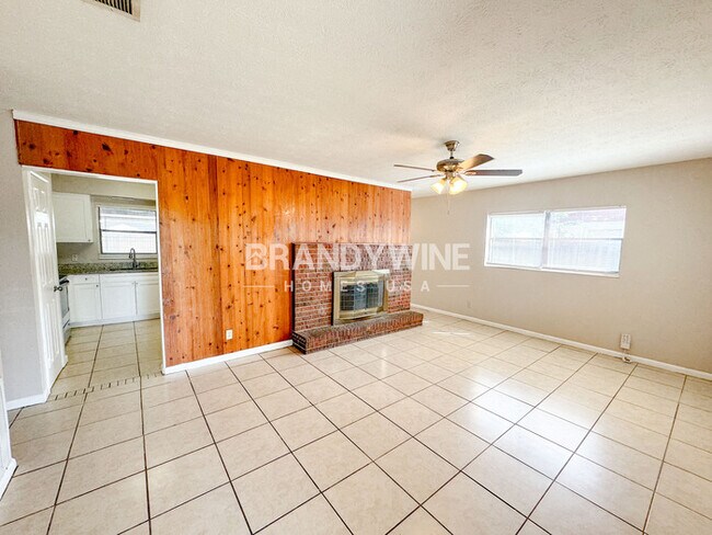 Foto del edificio - 7901 Austin Rd