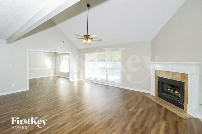 Foto del edificio - 8827 Dewberry Ln