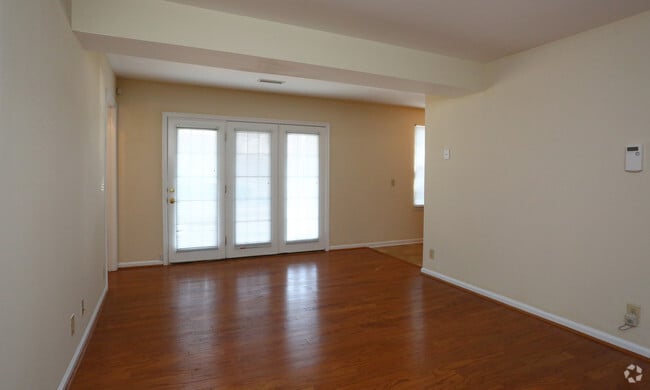 Building Photo - Villas at Southern Ridge