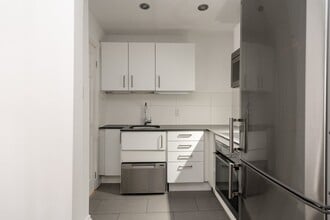 Building Photo - 54 Maitland St