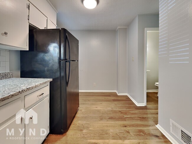 Building Photo - 808 E Spring St