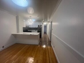 Building Photo - 477 Halsey St