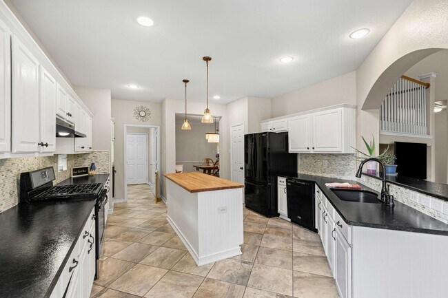 Building Photo - 1475 Applewood Dr