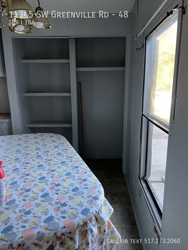 Building Photo - 2 bed 1 bath Mobile Home *Handy Man Special*