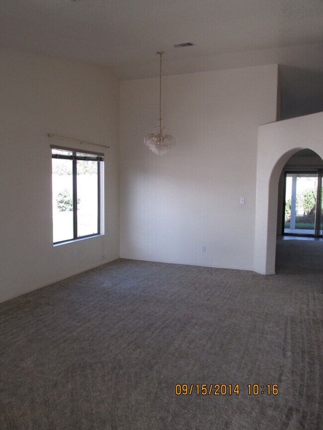 Building Photo - 2591 S Suncrest Dr