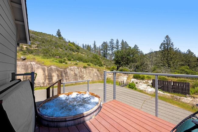 Building Photo - 323 Bodmer Ln