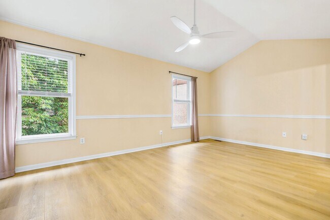 Foto del edificio - Spacious 2-Bedroom Townhome in Andorra Woods | Finished Living Space, Storage & Prime Location
