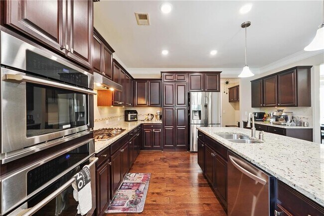 Foto del edificio - 915 Elmsbrook Ln