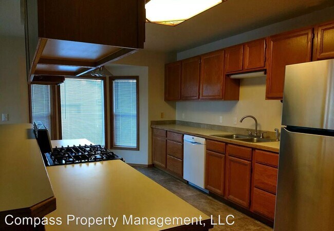 Building Photo - 3 br, 2 bath House - 3667 E 1st St
