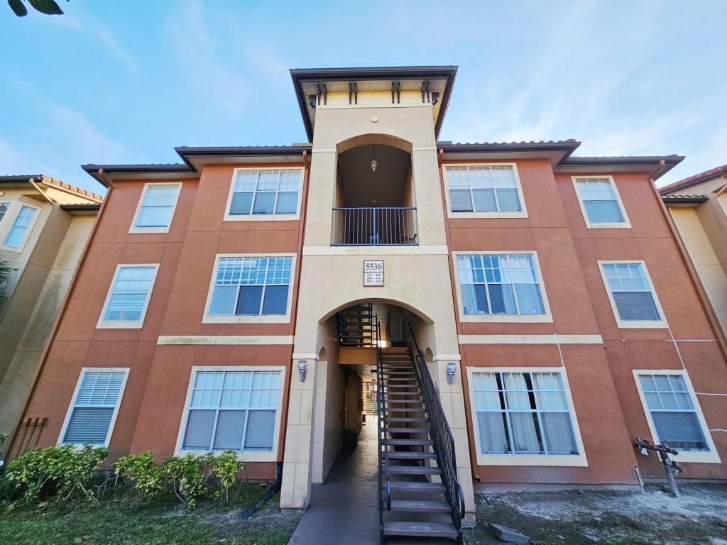 Primary Photo - 5536 Metrowest Blvd, unit 8 308