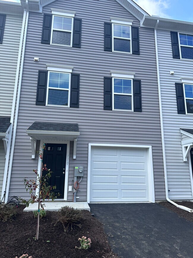 Building Photo - 110 Hawley Ct