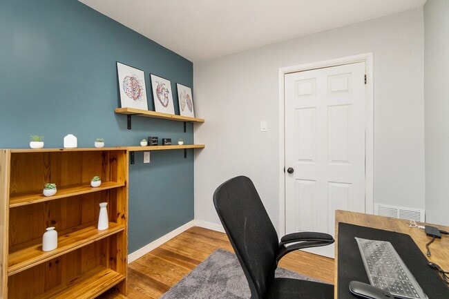 Foto del edificio - 3 BED · 1.5 BATH · MODERN INDUSTRIAL · AVA...