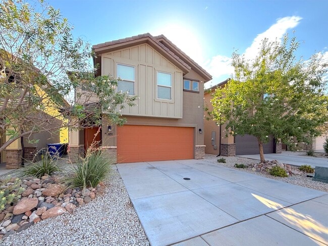 Building Photo - 4 Bed, 2.5 Bath home with 2 Car Garage