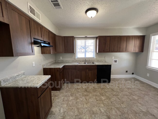 Building Photo - 483 Jeanne Dr