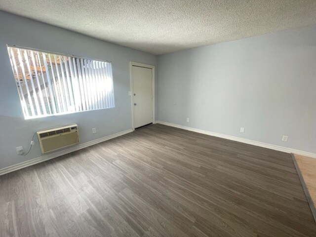 Building Photo - 2165 Raymond Ave
