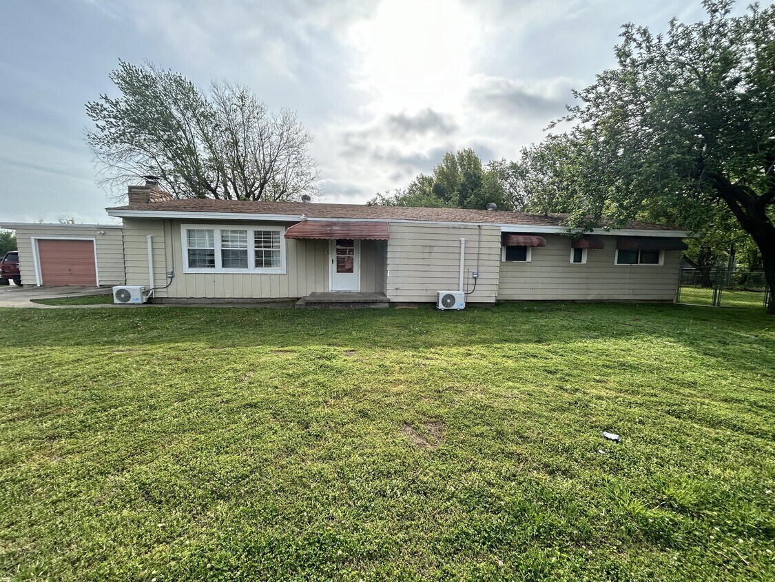 Primary Photo - 323 N 19th St