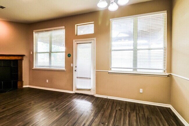 Foto del edificio - 2200 SW 141st Pl