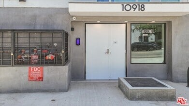 Building Photo - 10918 Camarillo St