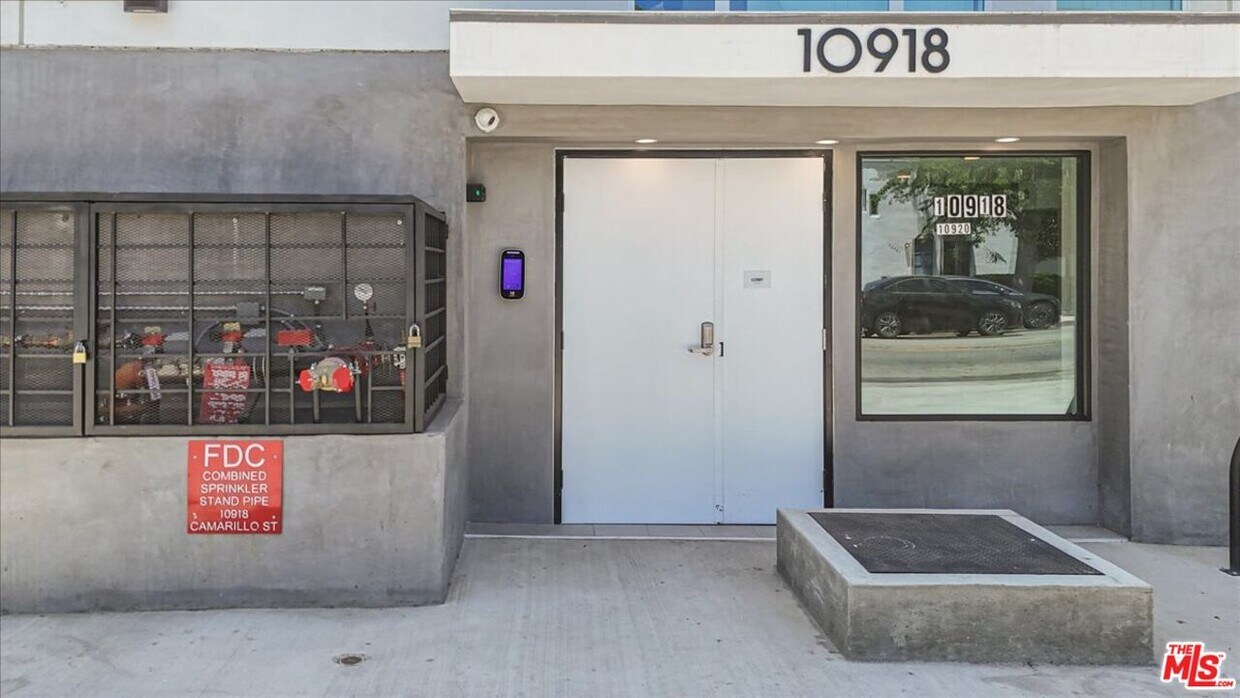 Primary Photo - 10918 Camarillo St