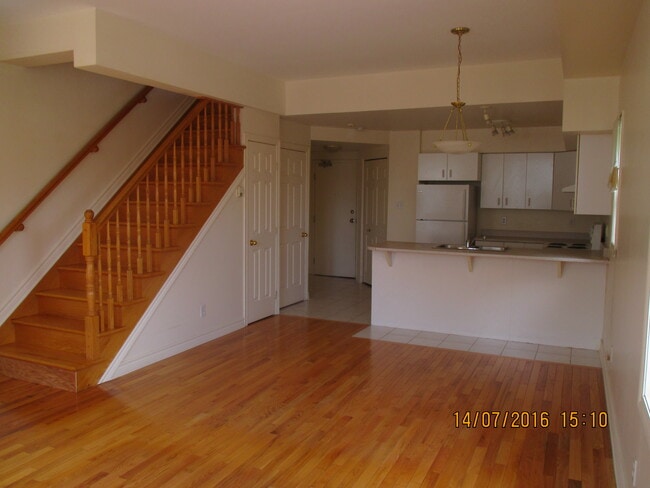 Building Photo - 131 Guigues Av