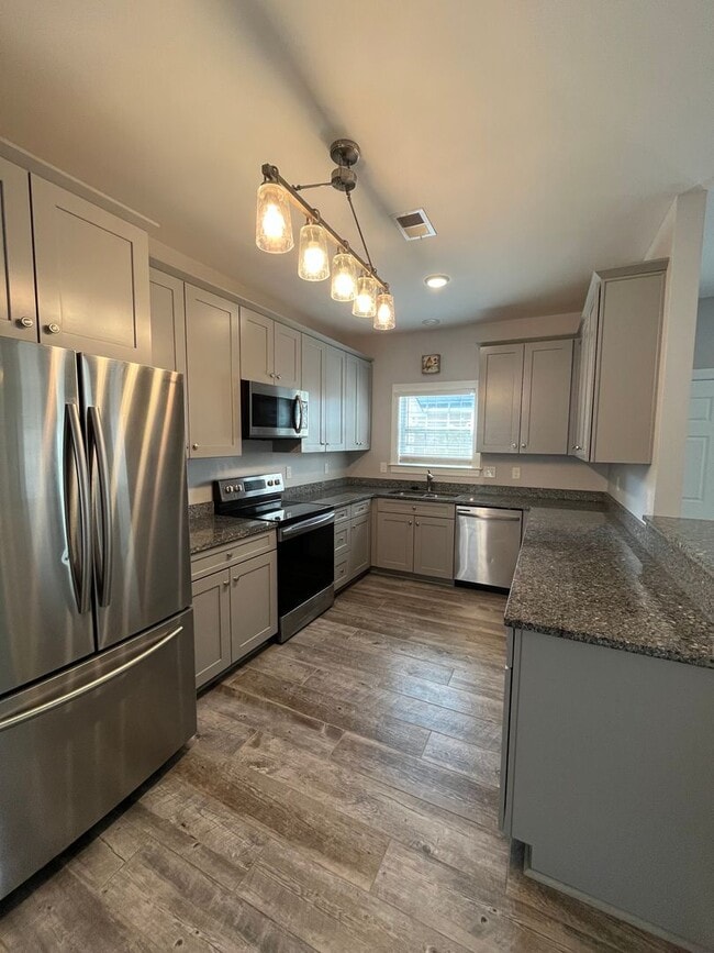 Building Photo - 3 Bedroom home with water views!