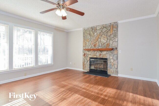 Foto del edificio - 4706 Pine Hollow Ln