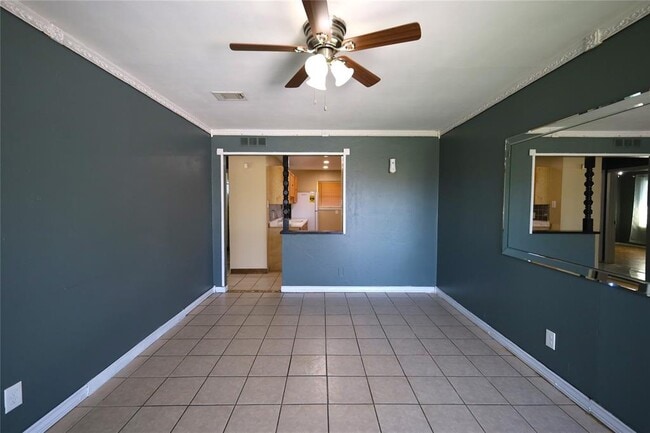 Building Photo - 2112 Blueberry Ln