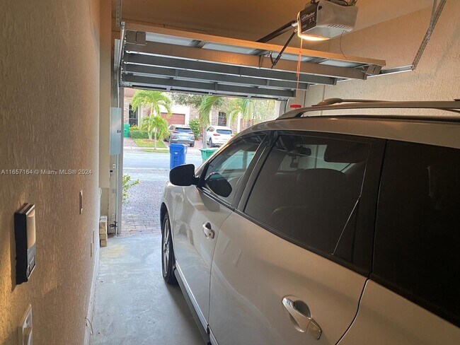 Foto del edificio - 7138 SW 163rd Ave