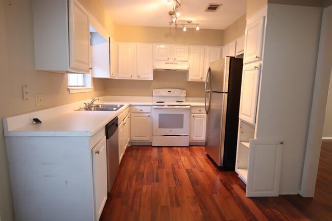 Foto del edificio - 1021 Park Meadow Dr