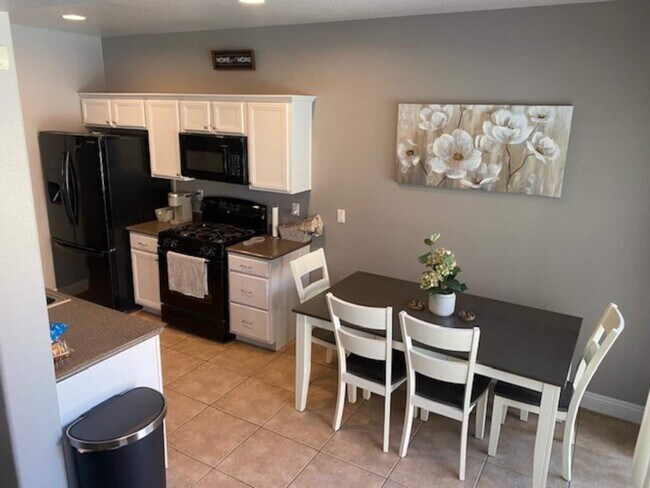 cocina - 6340 Rubylyn Ave