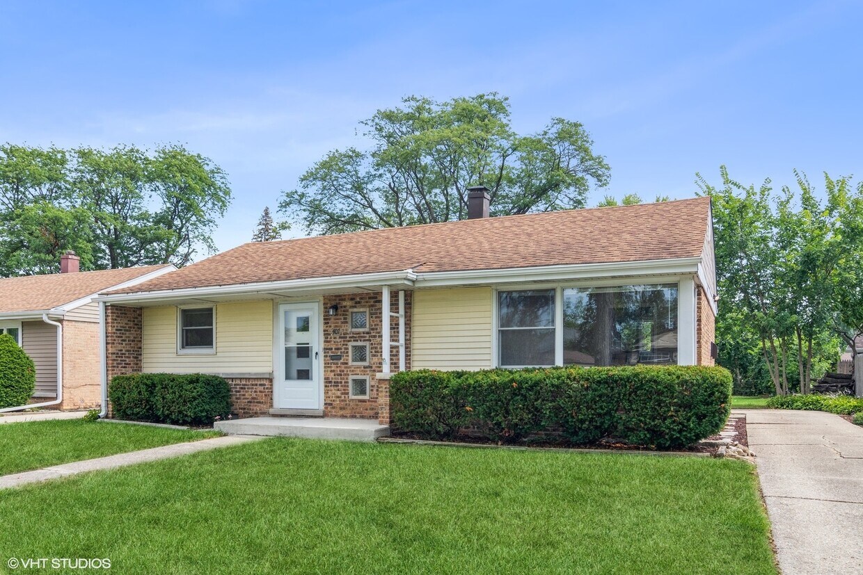 407 Oak St, Elmhurst, IL 60126 House for Rent in Elmhurst, IL