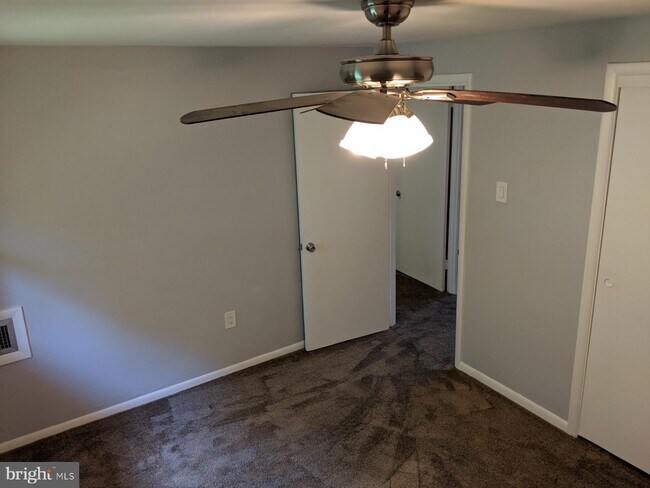 Foto del edificio - 250 Tanglewood Ln