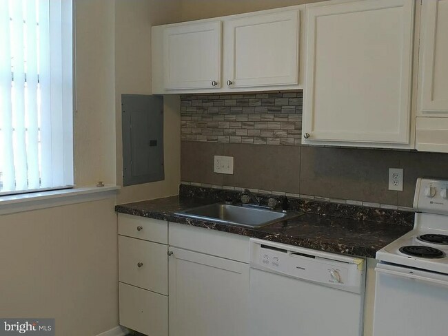 Foto del edificio - 3 Bedroom 1.5 Bathroom Townhouse in Edgewo...