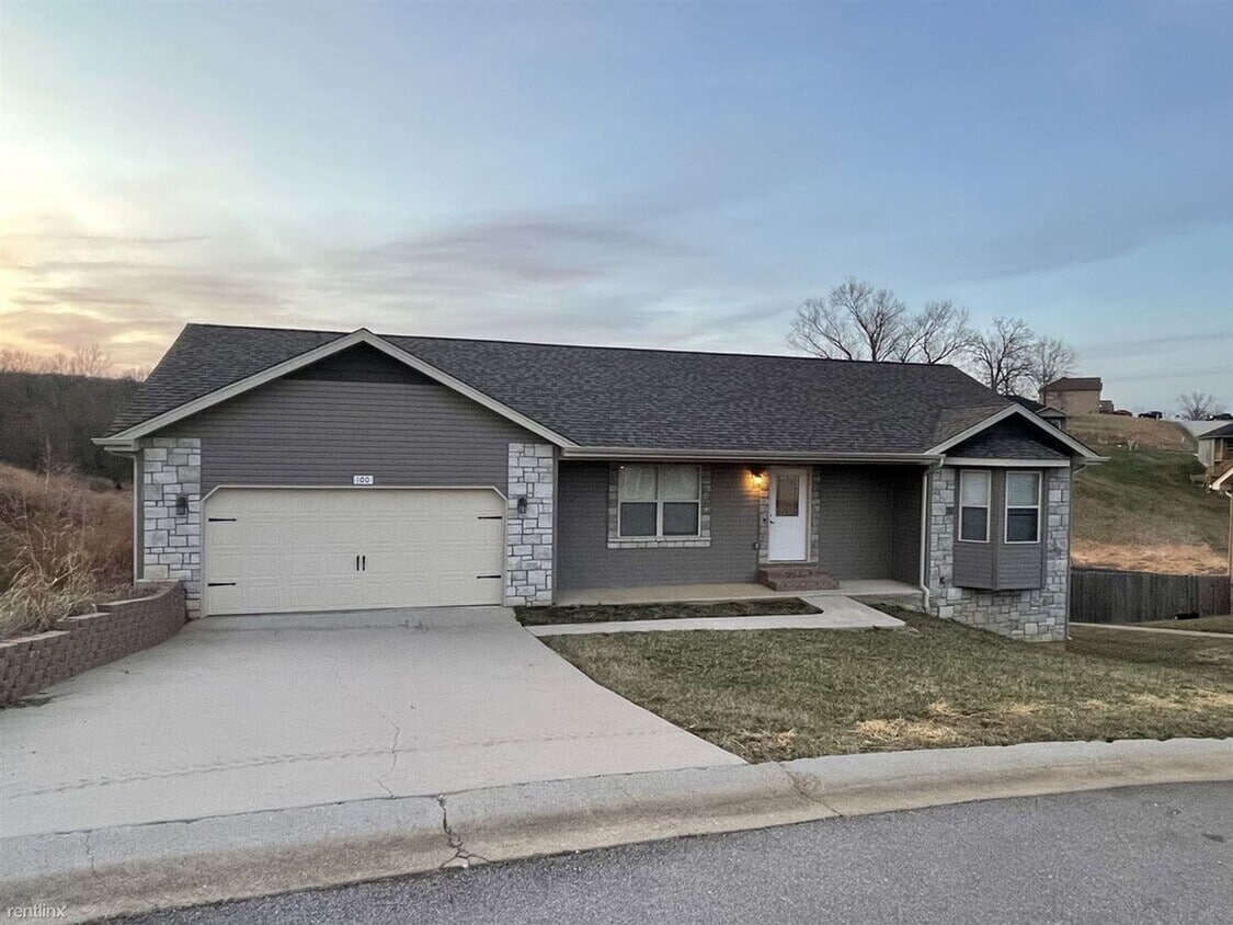 Primary Photo - 4 Bedroom 3 Bath 2 Stall Garage in Waynesv...