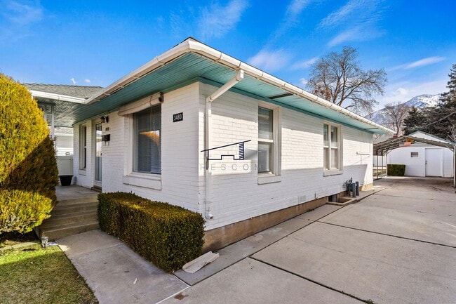Building Photo - 3480 Ogden Ave