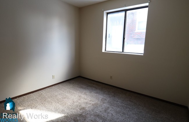 Building Photo - 636 S 27th St